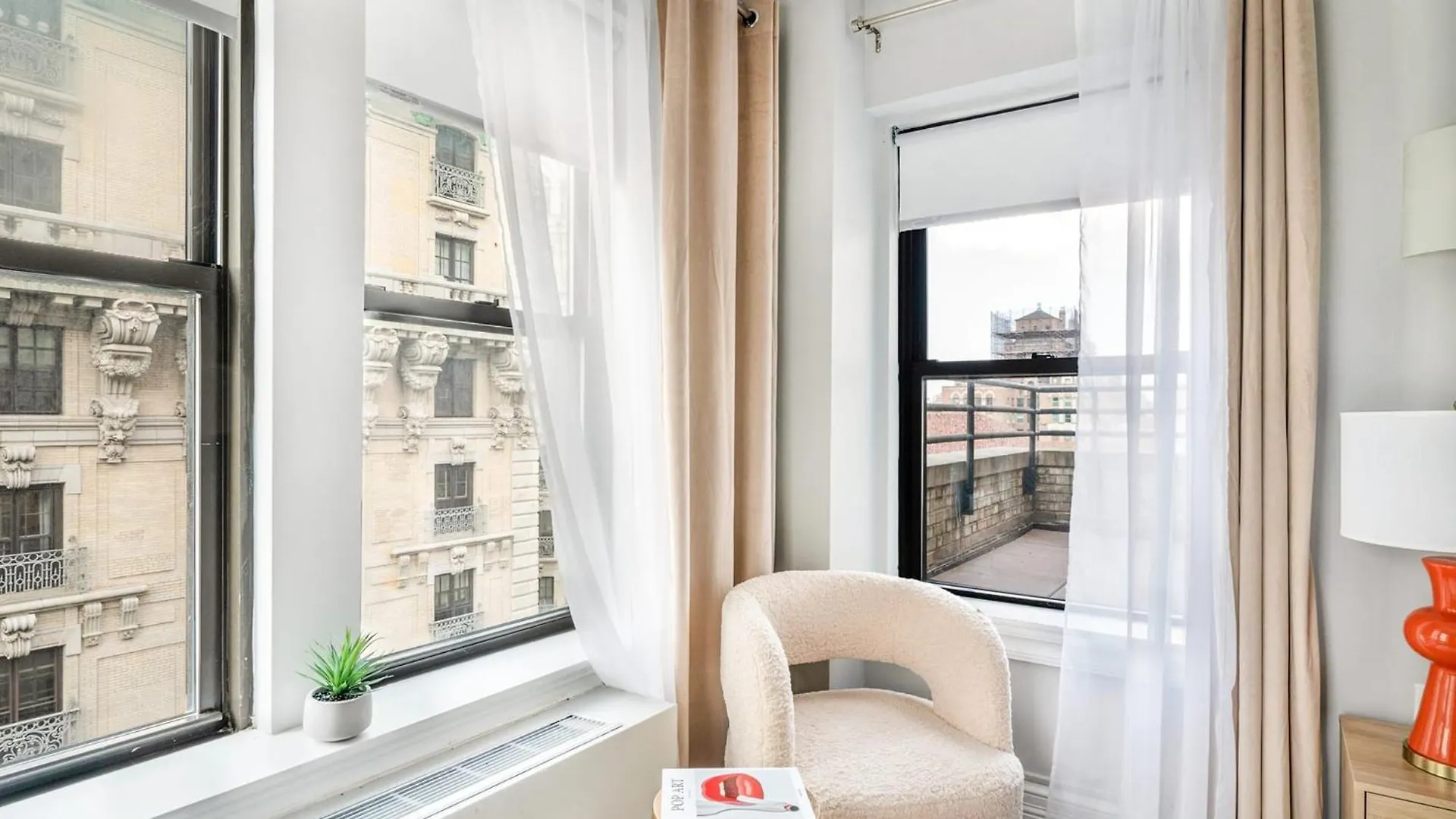 73-1503 Newly Reno Studio Uws Doorman Gym Laundry New York USA